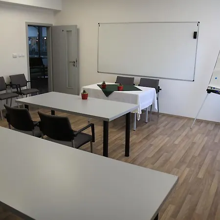 Empire 酒店 特尔纳瓦