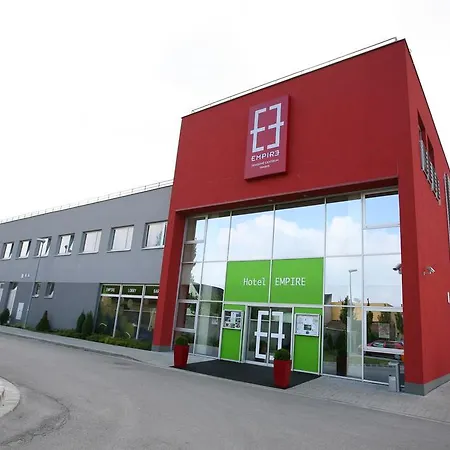 Empire 酒店 特尔纳瓦