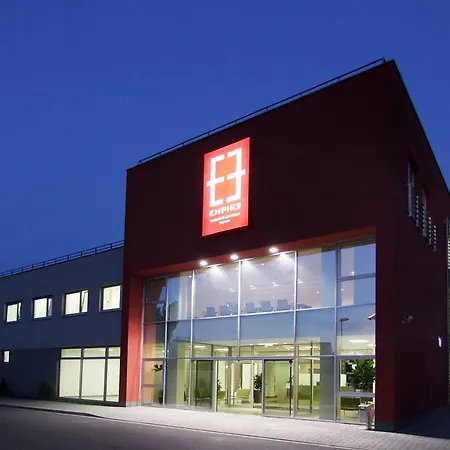 Empire 酒店 特尔纳瓦